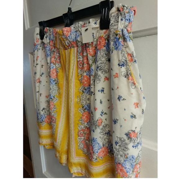 Multi-printed floral linen shorts - Picture 2 of 3